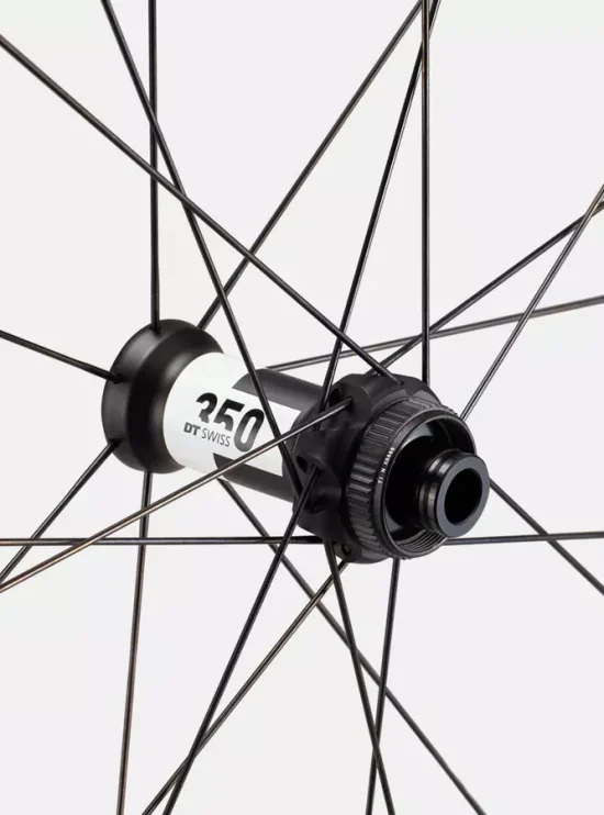 30022-530_WHL_ALPINIST-CL-TUBELESS-CARBON-BLK-700C_FRONT-HUB 30022-530_WHL_ALPINIST-CL-TUBELESS-CARBON-BLK-700C_FRONT-HUB