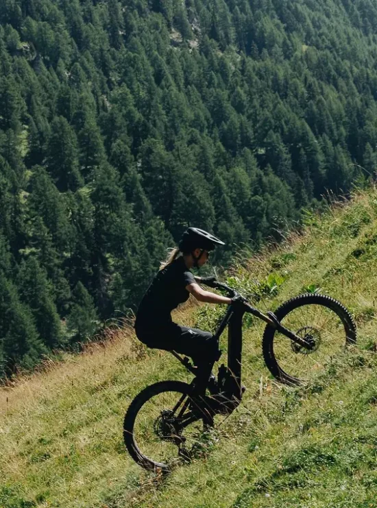 TURBO LEVO-SW-CARBON-G4-REDPRL-BLK-8-ROSOLAFREEBIKES TURBO LEVO-SW-CARBON-G4-REDPRL-BLK-8-ROSOLAFREEBIKES