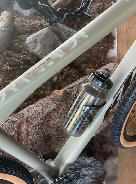 KTM gravelator _25__cargo-green-matt__black- glossy_Rosolafreebikes KTM gravelator _25__cargo-green-matt__black- glossy_Rosolafreebikes