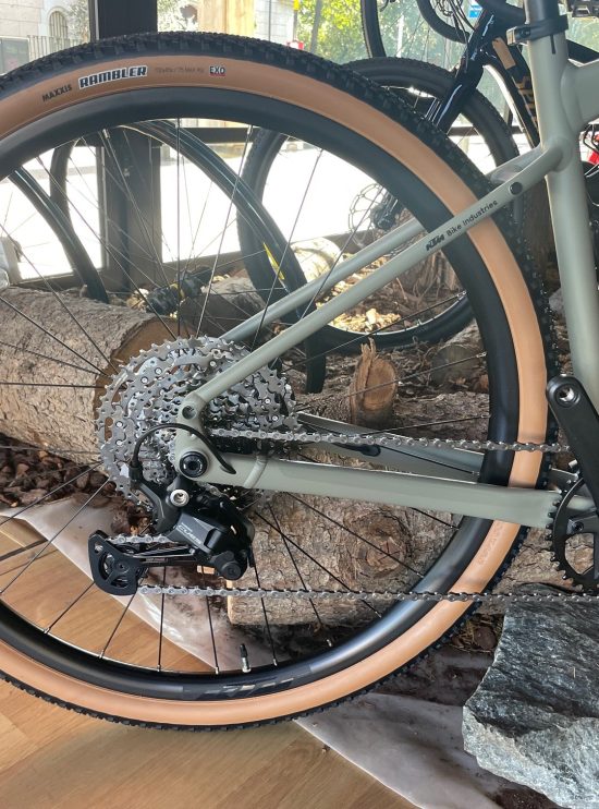 KTM gravelator_25__ cargo-green-matt__black- glossy_Rosolafreebikes KTM gravelator_25__ cargo-green-matt__black- glossy_Rosolafreebikes