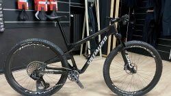 Epic World Cup Expert SRAM GX AXS, RockShox Select+
